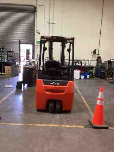 Used 2023 LINDE E18_346-20 Forklift – Electric Sit Down 3 Wheel, 3500 lb Capacity, 87” Mast, 696 Hours – $29500.00 – Anaheim - Thumbnail 3