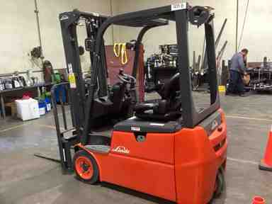 Used 2023 LINDE E18_346-20 Forklift – Electric Sit Down 3 Wheel, 3500 lb Capacity, 87” Mast, 696 Hours – $29500.00 – Anaheim - Thumbnail 2