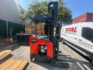 Used 2022 LINDE R22SX_5195 Forklift – Stand Up Reach, 4500 lb Capacity, 119” Mast, 1208.9 Hours – $59400.00 – Anaheim - Thumbnail 2
