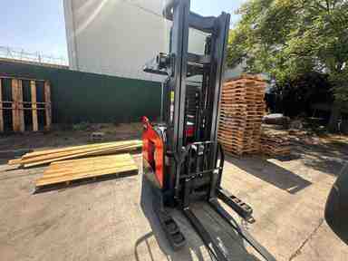 Used 2022 LINDE R22SX_5195 Forklift – Stand Up Reach, 4500 lb Capacity, 119” Mast, 1208.9 Hours – $59400.00 – Anaheim - Thumbnail 3