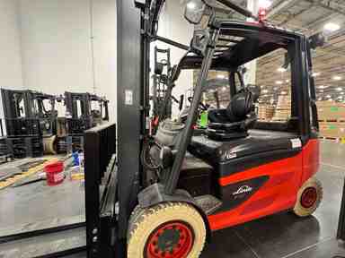 Used 2023 LINDE E50PHL_388 Forklift – Electric Sit Down 4 Wheel, 10000 lb Capacity, 104” Mast, 1 Hours – $ – Anaheim - Thumbnail 1