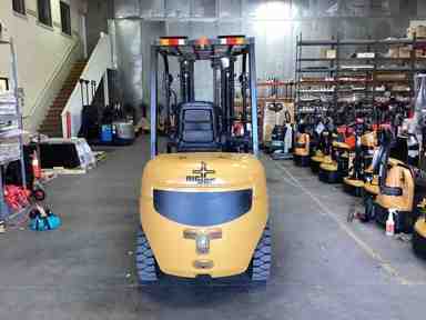 Used 2022 BIG JOE LPE-60_80V Forklift – Lithium Electric Pneumatic, 6000 lb Capacity, 88” Mast, 1046 Hours – $35500.00 – Phoenix - Thumbnail 3