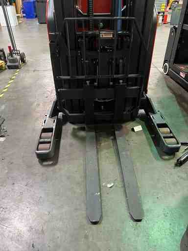 Used 2022 LINDE R22SX_5195 Forklift – Stand Up Reach, 4500 lb Capacity, 131” Mast, 2092 Hours – $34500.00 – Phoenix - Thumbnail 2