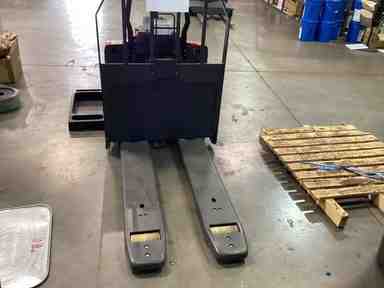 Used 2022 LINDE EWR30_1101-02-27X48 Forklift – Rider Jack, 6000 lb Capacity, 3” Mast, 2070.6 Hours – $8180.00 – Anaheim - Thumbnail 3