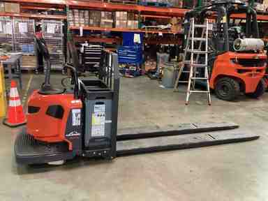 Used 2022 LINDE EWR30_1101-02-27X96-PS Forklift – Double Rider Jack, 6000 lb Capacity, 3” Mast, 72.9 Hours – $18216.00 – Anaheim - Thumbnail 4
