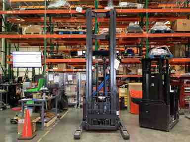 Used 2022 LINDE R22SX_5195 Forklift – Stand Up Reach, 4500 lb Capacity, 139” Mast, 2048 Hours – $34500.00 – Phoenix - Thumbnail 3