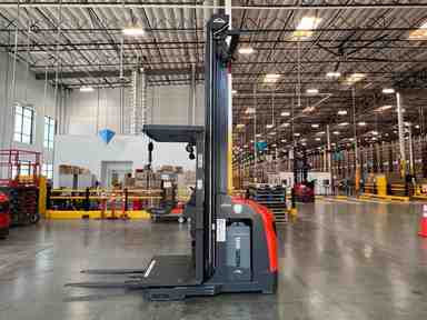 Used 2021 LINDE V15P_1355-WG Forklift – Electric Order Picker, 3000 lb Capacity, 156” Mast, 6151 Hours – $53850.00 – Anaheim - Thumbnail 3