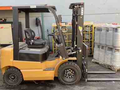 Used 2023 BIG JOE LPE-50_80V Forklift – Lithium Electric Pneumatic, 5000 lb Capacity, 87” Mast, 336 Hours – $38985.00 – Phoenix - Thumbnail 3