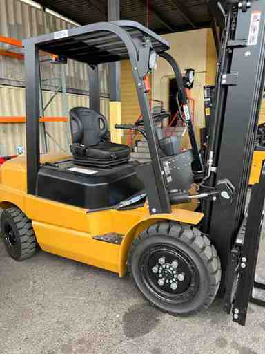 Used 2022 BIG JOE LPE-60_80V Forklift – Lithium Electric Pneumatic, 6000 lb Capacity, 88.5” Mast, 1070 Hours – $32500.00 – Phoenix - Thumbnail 2