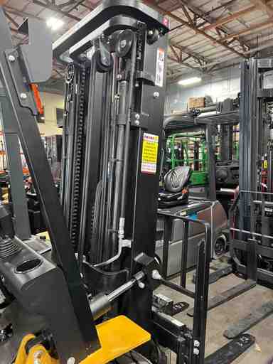 Used 2022 BIG JOE LPE-60_80V Forklift – Lithium Electric Pneumatic, 6000 lb Capacity, 88.5” Mast, 1070 Hours – $32500.00 – Phoenix - Thumbnail 4