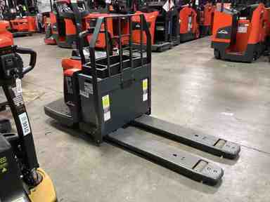 Used 2022 LINDE EWR30_1101-02-27X48 Forklift – Rider Jack, 6000 lb Capacity, 3” Mast, 555.8 Hours – $13200.00 – Anaheim - Thumbnail 4