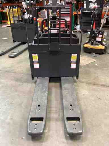 Used 2022 LINDE EWR30_1101-02-27X48 Forklift – Rider Jack, 6000 lb Capacity, 3” Mast, 110 Hours – $13200.00 – Anaheim - Thumbnail 3