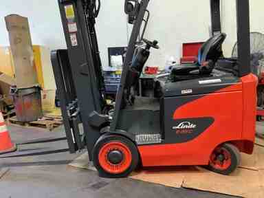 Used 2022 LINDE E25C_1347 Forklift – Electric Sit Down 4 Wheel, 5000 lb Capacity, 88” Mast, 3377.5 Hours – $22500.00 – Anaheim - Thumbnail 4