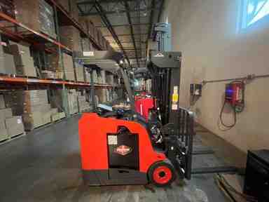 Used 2022 LINDE E20S_1346-20 Forklift – Electric Stand Up Counterbalance, 4000 lb Capacity, 89” Mast, 1640 Hours – $39500.00 – Riverside, CA - Thumbnail 3