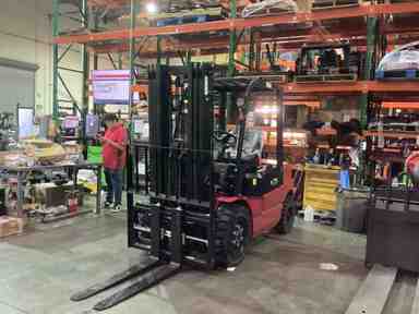 Used 2023 BIG JOE LPE-60_80V Forklift – Lithium Electric Pneumatic, 6000 lb Capacity, 89” Mast, 94 Hours – $34250.00 – Anaheim - Thumbnail 3