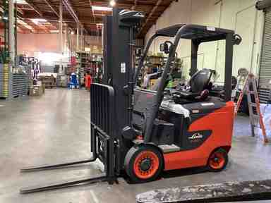 Used 2022 LINDE E25C_1347 Forklift – Electric Sit Down 4 Wheel, 5000 lb Capacity, 91” Mast, 1233.1 Hours – $59500.00 – Anaheim - Thumbnail 3