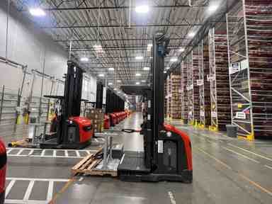 Used 2021 LINDE V15P_1355-WG Forklift – Electric Order Picker, 3000 lb Capacity, 155” Mast, 2407 Hours – $53850.00 – Las Vegas - Thumbnail 3