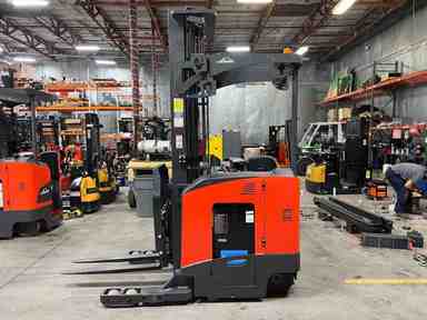 Used 2022 LINDE R17SX_5195 Forklift – Stand Up Reach, 3500 lb Capacity, 113” Mast, 678 Hours – $46500.00 – Phoenix - Thumbnail 4