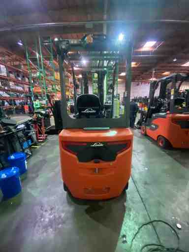 Used 2022 LINDE E25C_1347-FT Forklift – Electric Sit Down 4 Wheel, 5000 lb Capacity, 91” Mast, 387 Hours – $47400.00 – Anaheim - Thumbnail 2