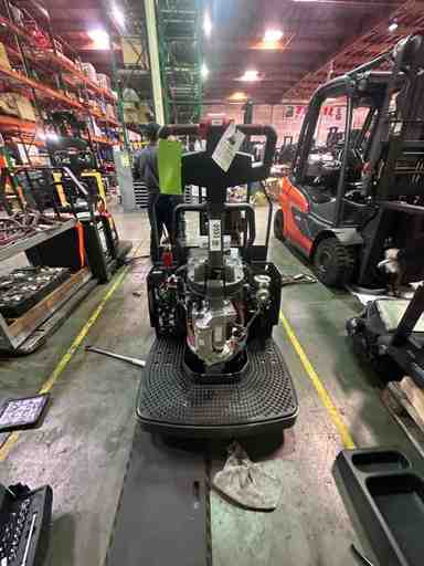 New 2022 LINDE EWR40_1101-02-27X96-PS Forklift – Double Rider Jack, 4000 lb Capacity, 3” Mast, 590 Hours – $18650.00 – Anaheim - Thumbnail 4