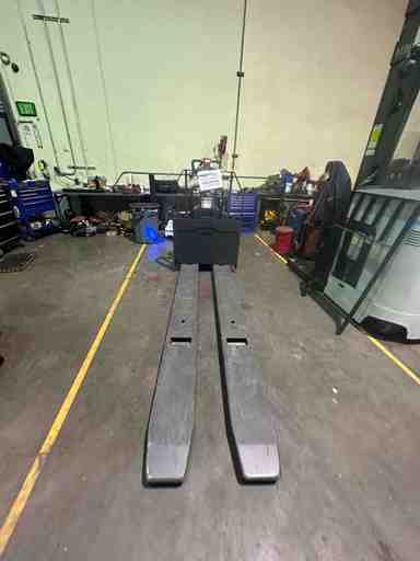 New 2022 LINDE EWR40_1101-02-27X96-PS Forklift – Double Rider Jack, 4000 lb Capacity, 3” Mast, 626.3 Hours – $18650.00 – Anaheim - Thumbnail 2