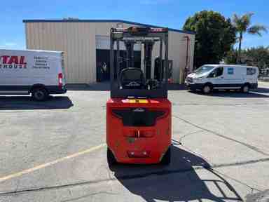 Used 2022 LINDE E25C_1347-FT Forklift – Electric Sit Down 4 Wheel, 5000 lb Capacity, 91” Mast, 927.8 Hours – $35400.00 – Anaheim - Thumbnail 3