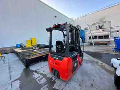Used 2022 LINDE E20_346-20 Forklift – Electric Sit Down 3 Wheel, 4000 lb Capacity, 89” Mast, 490 Hours – $44500.00 – Anaheim - Thumbnail 4