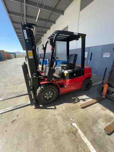 Used 2022 BIG JOE LPE-60_80V Forklift – Lithium Electric Pneumatic, 6000 lb Capacity, 90” Mast, 1313 Hours – $34250.00 – Phoenix - Thumbnail 4