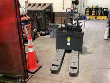 Used 2023 LINDE EWR30_1101-02-27X48 Forklift – Rider Jack, 6000 lb Capacity, 3” Mast, 931 Hours – $23225.00 – Anaheim - Thumbnail 3