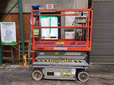 Used 2000 SKYJACK SJ-III-3219 Forklift – Scissor Lift, 500 lb Capacity, 84” Mast, 6048 Hours – $6800.00 – Hawaii, Waipahu - Thumbnail 2