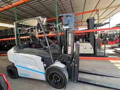Demo 2023 NISSAN MXL-50H Forklift – Electric Sit Down 4 Wheel, 11000 lb Capacity, 90” Mast, 62 Hours – $89500.00 – Anaheim - Thumbnail 2