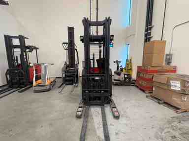 Used 2021 LINDE R17SX_5195 Forklift – Stand Up Reach, 3500 lb Capacity, 113” Mast, 2332 Hours – $29500.00 – Anaheim - Thumbnail 2