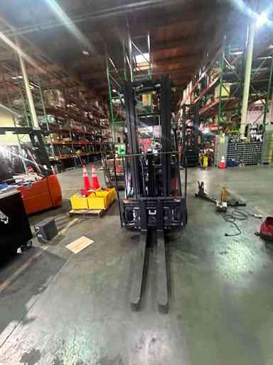 New 2023 LINDE E204WP_346-20 Forklift – Electric Sit Down 4 Wheel, 4000 lb Capacity, 91” Mast, 1 Hours – $44682.74 – Anaheim - Thumbnail 3