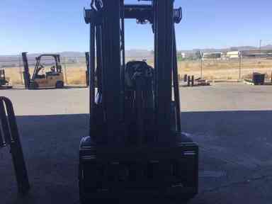 Used 2022 LINDE H30T_1202 Forklift – LPG Pneumatic, 6000 lb Capacity, 90” Mast, 1670 Hours – $44200.00 – Phoenix - Thumbnail 2