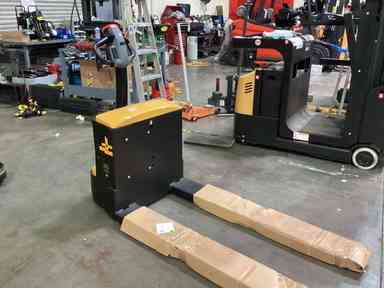 Used 2021 BIG JOE LPT-44 27X48 Forklift – Electric Pallet Jack (Lithium), 4500 lb Capacity, 3” Mast, 61.3 Hours – $3400.00 – Anaheim - Thumbnail 4