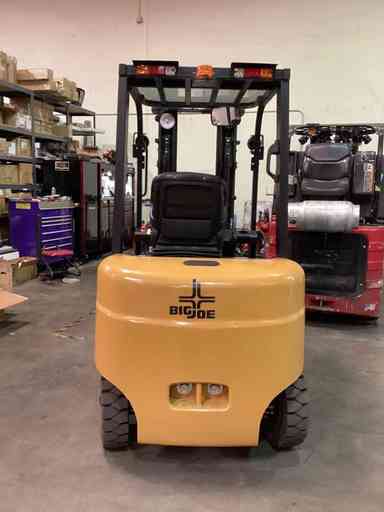Used 2023 BIG JOE LPE-50_80V Forklift – Lithium Electric Pneumatic, 5000 lb Capacity, 87” Mast, 336 Hours – $38985.00 – Phoenix - Thumbnail 4