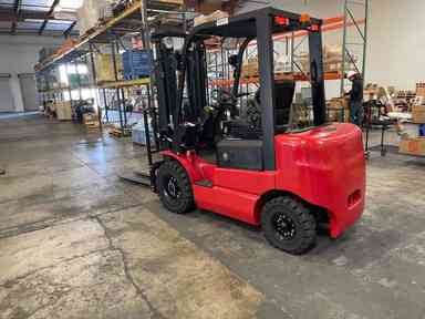 Demo 2022 BIG JOE LPE-50_80V Forklift – Lithium Electric Pneumatic, 5000 lb Capacity, 87.5” Mast, 114 Hours – $35600.00 – Anaheim - Thumbnail 2
