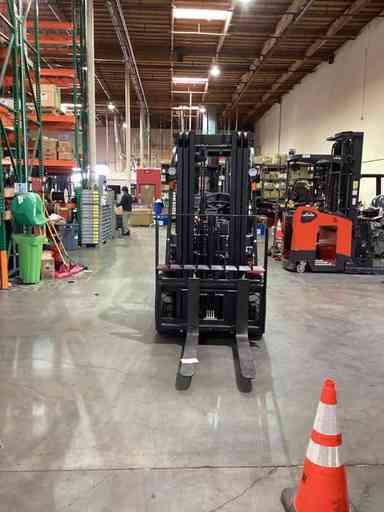 New 2024 BIG JOE LPE-60_80V Forklift – Lithium Electric Pneumatic, 6000 lb Capacity, 90” Mast, 1 Hours – $39500.00 – Anaheim - Thumbnail 4