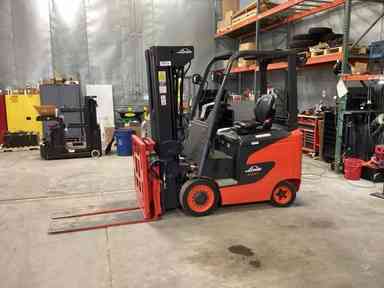 New 2022 LINDE E25C_1347 Forklift – Electric Sit Down 4 Wheel, 5000 lb Capacity, 89” Mast, 5 Hours – $54500.00 – Phoenix - Thumbnail 1