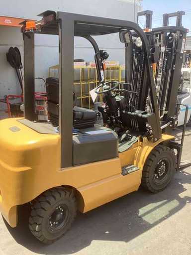Used 2023 BIG JOE LPE-50_80V Forklift – Lithium Electric Pneumatic, 5000 lb Capacity, 87” Mast, 93 Hours – $29500.00 – Anaheim - Thumbnail 3