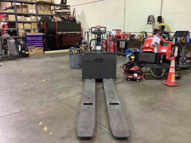 Used 2022 LINDE EWR30_1101-02-27X96 Forklift – Double Rider Jack, 6000 lb Capacity, 3” Mast, 284 Hours – $8500.00 – Anaheim - Thumbnail 3