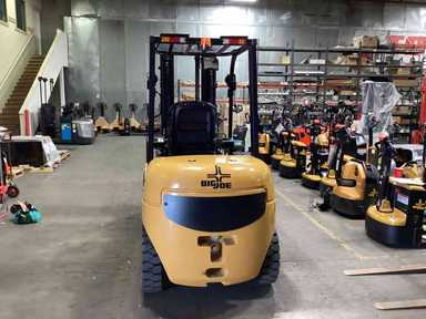 Used 2023 BIG JOE LPE-60_80V Forklift – Lithium Electric Pneumatic, 6000 lb Capacity, 91” Mast, 805 Hours – $28500.00 – Phoenix - Thumbnail 3