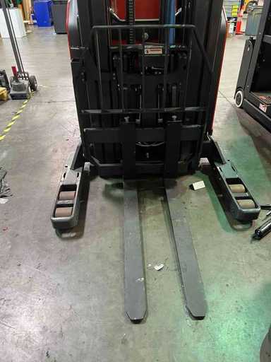 Used 2022 LINDE R22SX_5195 Forklift – Stand Up Reach, 4500 lb Capacity, 131” Mast, 2092 Hours – $34500.00 – Phoenix - Thumbnail 2