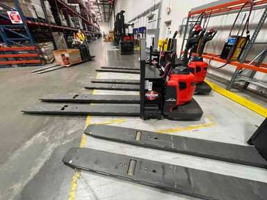 Used 2022 LINDE EWR30_1101-02-27X96-PS Forklift – Double Rider Jack, 6000 lb Capacity, 3” Mast, 589.5 Hours – $10950.00 – Anaheim - Thumbnail 4