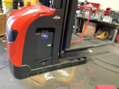 Used 2021 LINDE V15P_5215 Forklift – Electric Order Picker, 3000 lb Capacity, 107” Mast, 1633 Hours – $46500.00 – Anaheim - Thumbnail 4