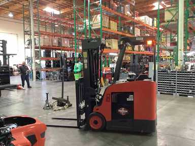 Used 2022 LINDE E20S_1346-20 Forklift – Electric Stand Up Counterbalance, 4000 lb Capacity, 83” Mast, 1733.5 Hours – $37500.00 – Anaheim - Thumbnail 3