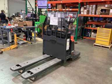 New 2022 LINDE EWR30_1101-02-27X48-PS Forklift – Rider Jack, 6000 lb Capacity, 3” Mast, .1 Hours – $9500.00 – Phoenix - Thumbnail 3