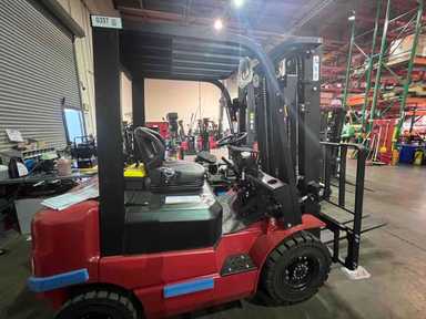 Used 2024 BIG JOE LPE-50_80V Forklift – Lithium Electric Pneumatic, 5000 lb Capacity, 87.5” Mast, 85 Hours – $39200.00 – Hawaii, Waipahu - Thumbnail 3