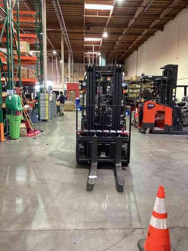 New 2024 BIG JOE LPE-60_80V Forklift – Lithium Electric Pneumatic, 6000 lb Capacity, 90” Mast, 15 Hours – $39500.00 – Anaheim - Thumbnail 4