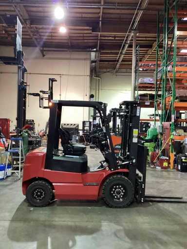 Used 2023 BIG JOE LPE-50_80V Forklift – Lithium Electric Pneumatic, 5000 lb Capacity, 87.5” Mast, 54 Hours – $29500.00 – Anaheim - Thumbnail 3